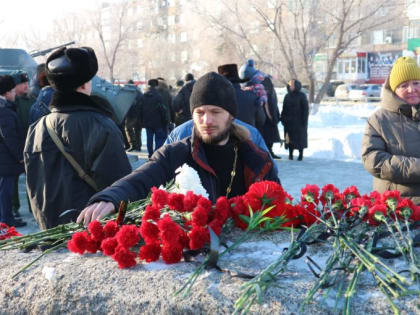 Митинг в Карасуке, посвященный Дню памяти россиян, исполнявших служебный долг за пределами своей Родины
