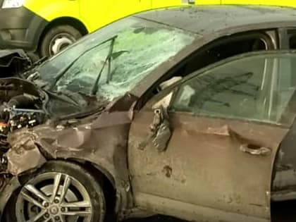 Двое мужчин пострадали в массовом ДТП на Димитровском мосту