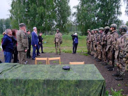 Андрей Травников проверил подготовку военно-полевых курсов в центре «Звезда»