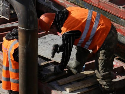 На Депутатской чинят электрокабель — дорогу сузили на пять метров