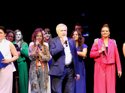 Александр Тепляков помогает расцветать сибирским талантам