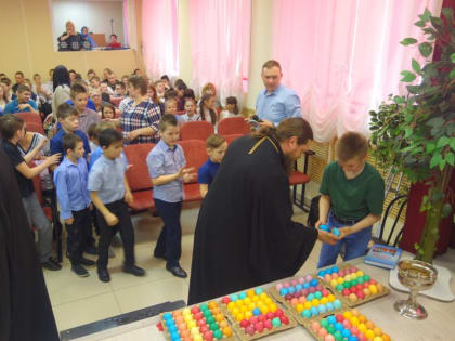 Епископ Филипп поздравил детей в Дубровинском интернате с праздником Святой Пасхи