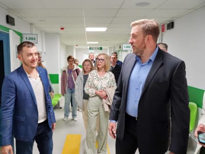 «Партийный десант» проконтролировал готовность к открытию новой поликлиники на Ключ-Камышенском плато