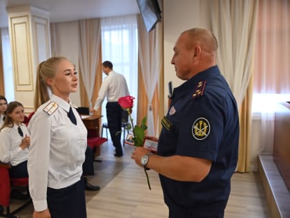 Выпускникам ведомственных вузов ФСИН России вручили удостоверения в ГУФСИН России по Новосибирской области