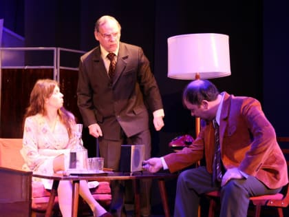 В театре «На окраине» при поддержке «Единой России» состоялась премьера спектакля «Провинциальные анекдоты»