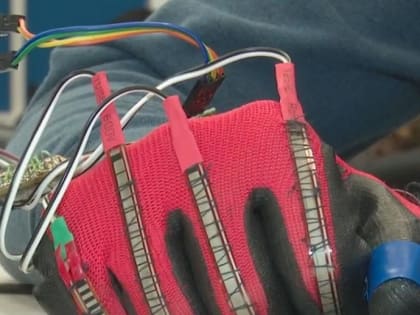 Умная перчатка из НЭТИ поможет новосибирцам восстановиться после инсульта