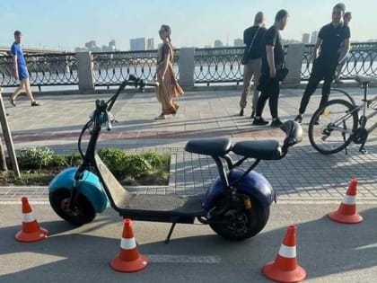 Водитель скутера сбил девочку на самокате на новосибирской набережной