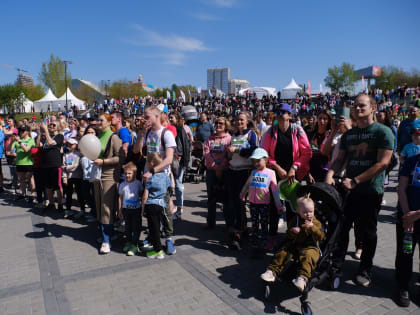 На Михайловской набережной в Новосибирске в десятый раз прошел Зеленый марафон