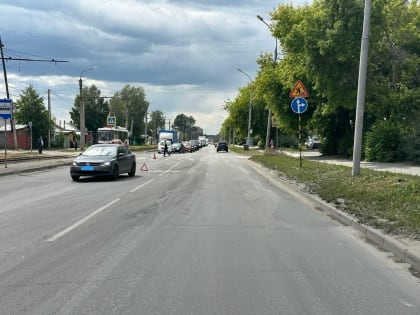 В Новосибирске водитель «Фольсквагена» сбил 16-летнего юношу