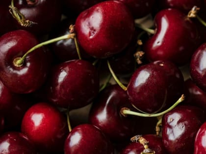 Первые партии черешни стали поступать в Новосибирск из Средней Азии