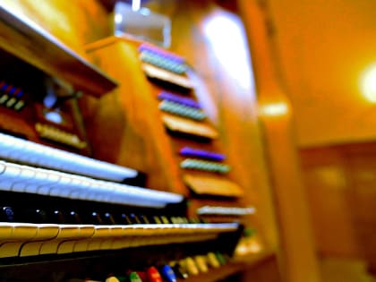 Орган с Филлипин зазвучал в католическом соборе Новосибирска