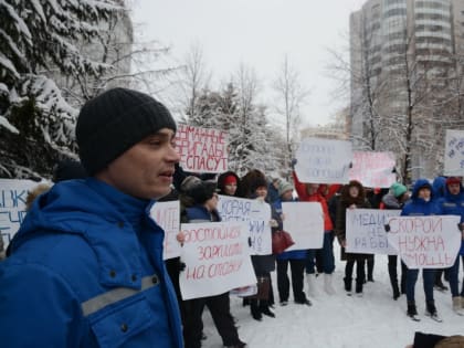 Новосибирские работники скорой медицинской помощи вышли на массовый пикет