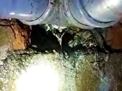 Лопнули канализационные трубы в подвалах на К.Маркса, 110