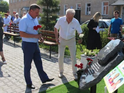 В Искитиме увековечили память погибших от коронавируса медиков