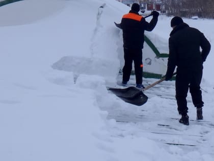 Осужденные КП-22 оказали помощь в уборке снега храму во имя Святой Троицы поселка Колывань