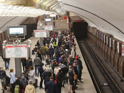 Один из входов на станцию метро «Площадь Маркса» сократит часы работы