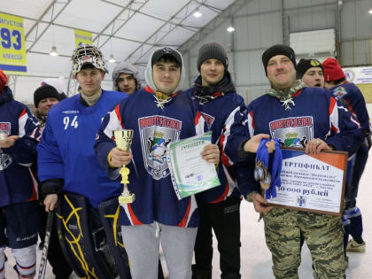 Новая форма в подарок хоккеистам