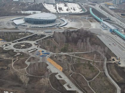 В новом парке «Арена» на берегу Оби переложат плитку