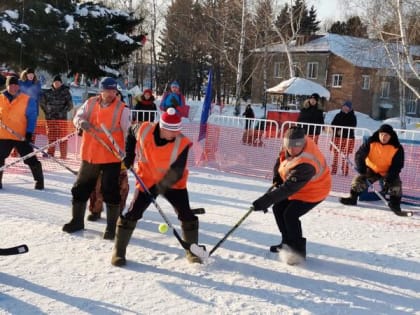 В Сузуне прошел турнир по «Дворовому хоккею» на Кубок Местного отделения Партии «Единая Россия»