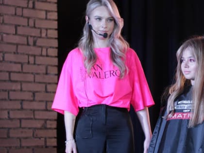 Стрелки и локоны: новосибирских Золушек преобразили на бьюти-фестивале