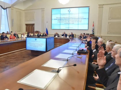 Губернатор Андрей Травников от имени Правительства региона подписал трёхстороннее соглашение с объединениями профсоюзов и работодателей