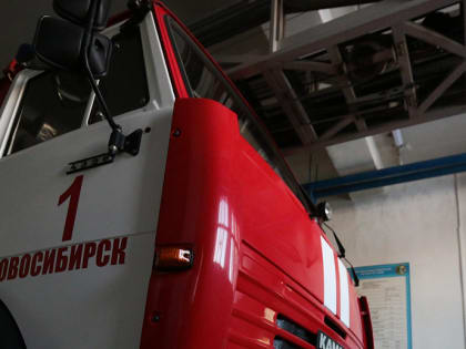 Двухэтажное деревянное кафе сгорело на трассе под Новосибирском