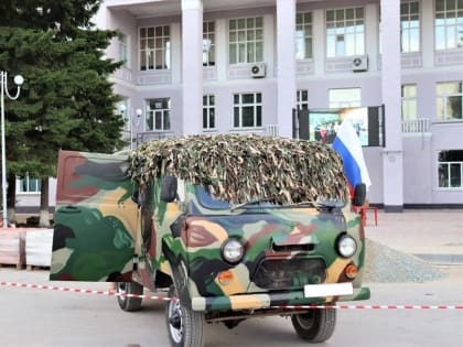 Единороссы Черепановского района отправили на фронт УАЗ с грузом для бойцов