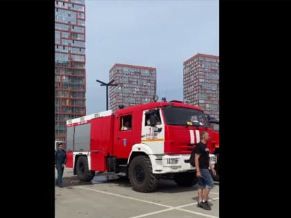 Пожарные и спасатели в Новосибирске посоревновались в забеге на 26 этаж