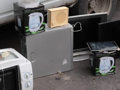 Старые чайники и утюги сдали в экомобиль жители проспекта Дзержинского