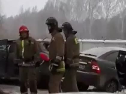 Четыре человека пострадали в страшной аварии на шоссе Новосибирска