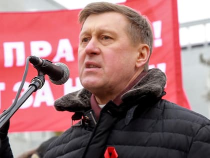 Мэр Локоть поздравляет новосибирцев с Днём защитника Отечества