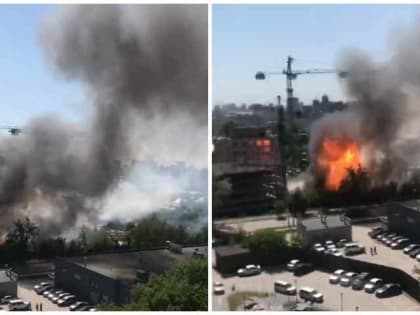 Пожар в строящемся ЖК «Авиатор»: очевидцы сообщают о взрыве