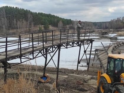 Начался ремонт понтонного моста