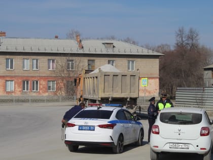 Рейд по проверке грузового автотранспорта прошел в Искитиме