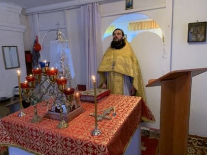 Литургия в храме во имя свв. апостолов Петра и Павла с. Хорошего Карасукского района