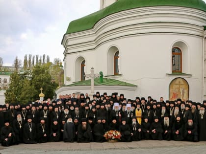 МОНАХИ КИЕВО-ПЕЧЕРСКОЙ ЛАВРЫ ЗАЯВИЛИ, ЧТО ОСТАНУТСЯ ВЕРНЫ КАНОНИЧЕСКОЙ УКРАИНСКОЙ ПРАВОСЛАВНОЙ ЦЕРКВИ