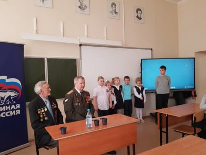 В преддверии Дня Победы активисты партии организовывают уроки мужества в школах