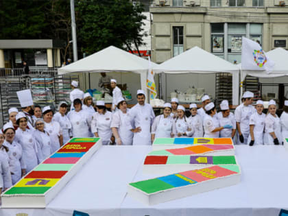 Новосибирские кондитеры установили «сладкий» рекорд ко дню города