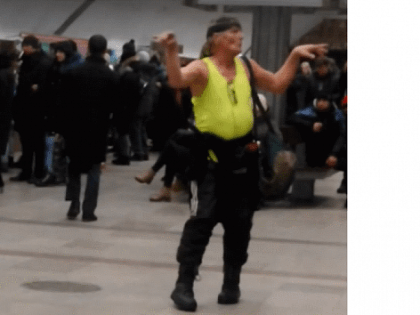 «Бес в ребро»: новосибирцы обсудили очередного «горячего» танцора в метро