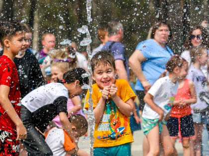 Светомузыкальный фонтан запустили в Центральном парке Новосибирска