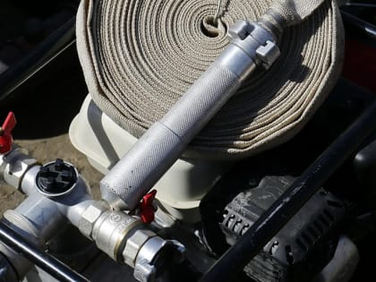 Спецтехнику для тушения пожаров отправили из Новосибирска в ЛНР