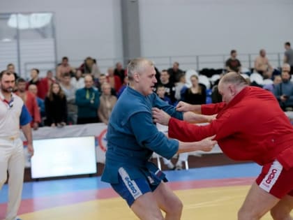 В минувшее воскресенье в Сибирской академии самбо прошло Первенство Новосибирской области по самбо среди ветеранов.