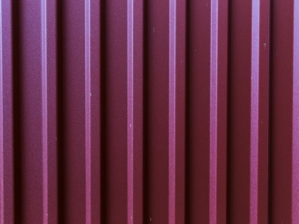 Деревянный или металлический: какой забор выбрать для своего участка?