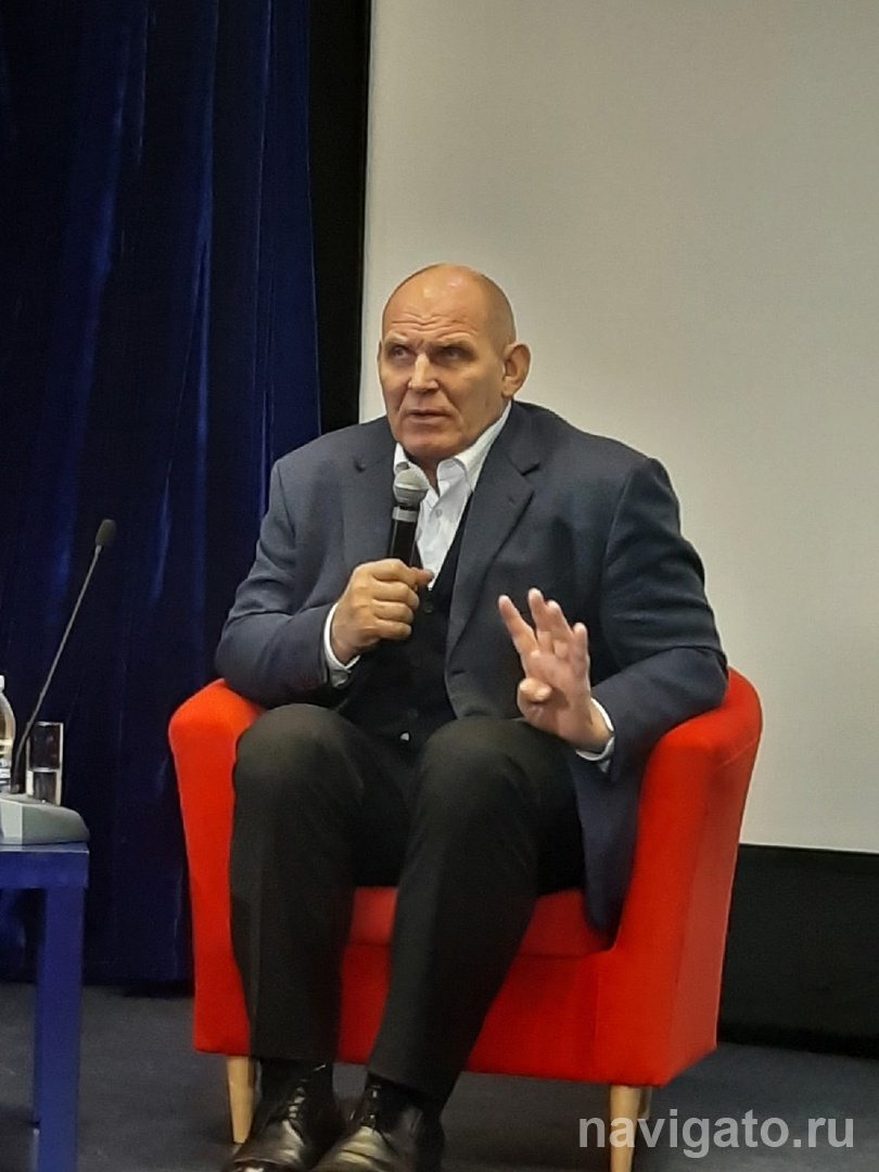 Александр Карелин сенатор