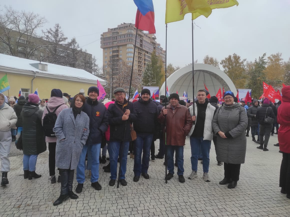 Сысерть новости пикет референдум. Митинг в Центральном парке Новосибирска. Мурманск митинг поддержки референдума. Митинг в Краснодаре в поддержку референдума. Херсон проведет референдум.