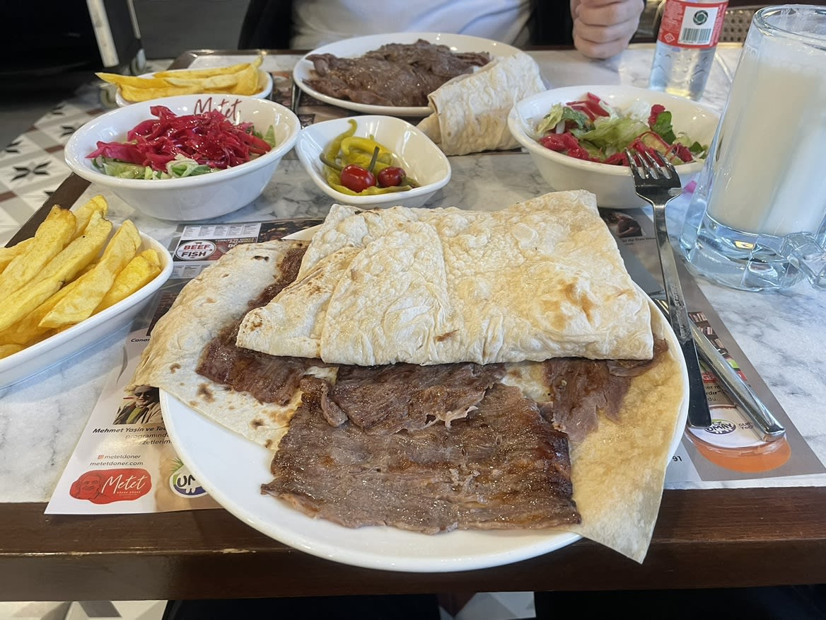 İstanbul’da döner yemek için güzel yerlerden Metet...