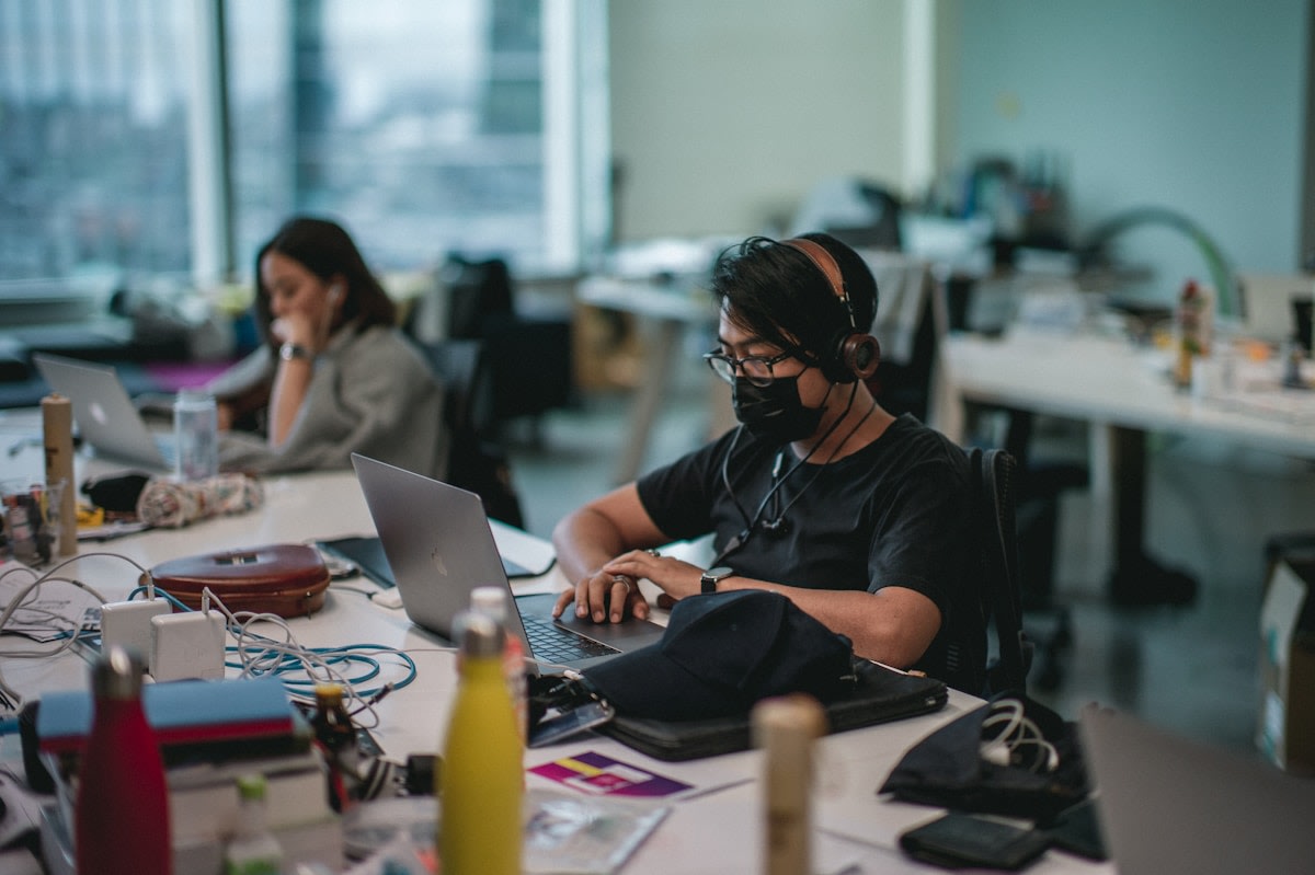 Professional automated customer communication in a business setting