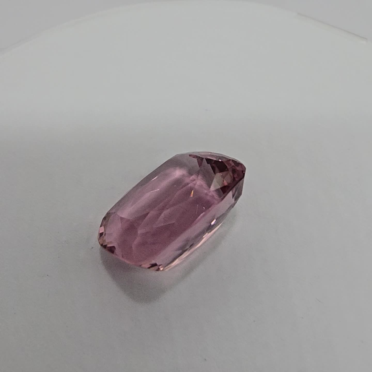 Anteprima video Tormalina Rosa Cushon 18,30 x 14,70 mm - 19,25 ct