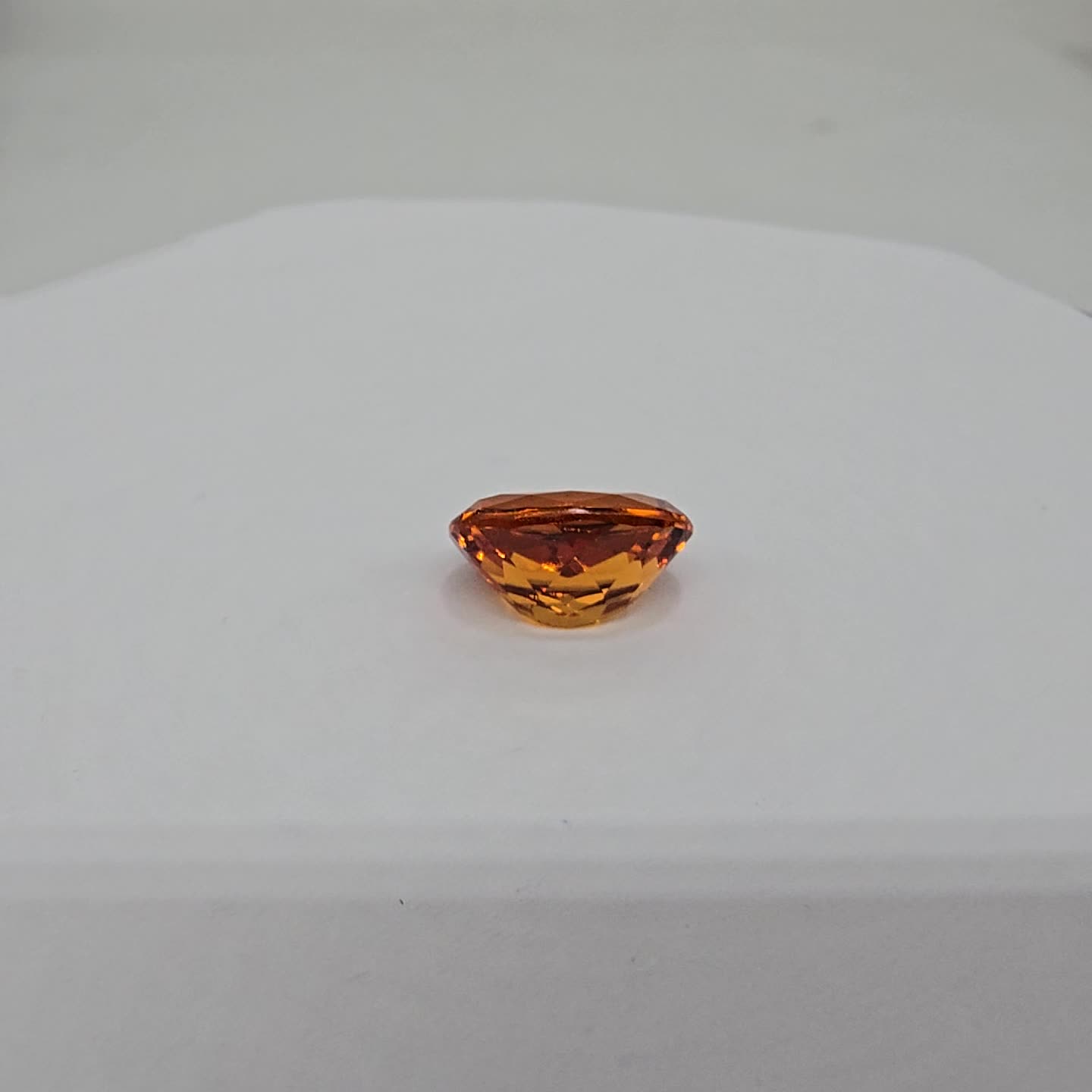 Anteprima video Granato Mandarino Ovale 10,90 x 8,15 mm - 4,35 ct