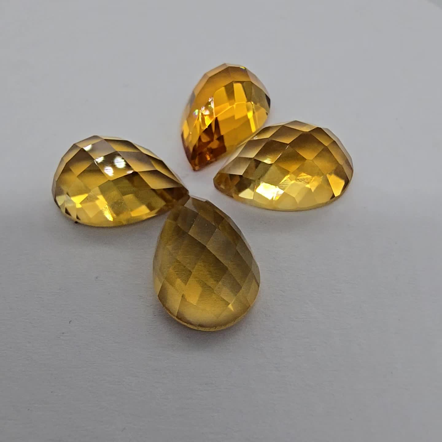 Anteprima video Lotto con 4 Citrini Taglio Goccia 10x15 mm - 25,30 ct